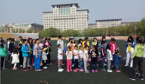 8455新葡萄场网站举办“迎‘六一’东林宝贝趣味运动会”