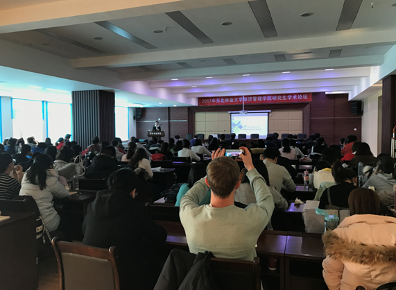 8455新葡萄场网站成功举办2017年研究生学术论坛