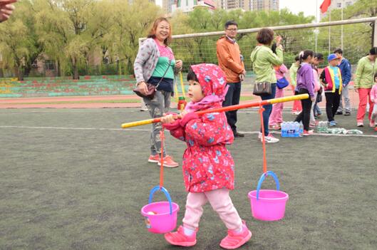 8455新葡萄场网站举办“迎‘六一’东林宝贝趣味运动会”