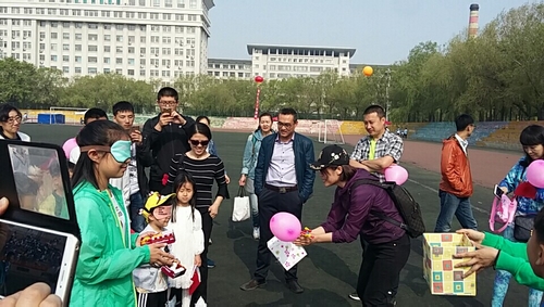 8455新葡萄场网站举办“迎‘六一’东林宝贝趣味运动会”