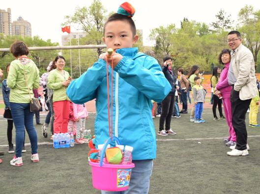8455新葡萄场网站举办“迎‘六一’东林宝贝趣味运动会”